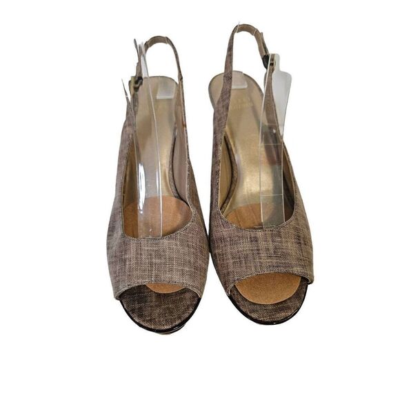 Stuart Weitzman heathered tan slingback with a unique 4" tortoise shell heel. S - Picture 3 of 5